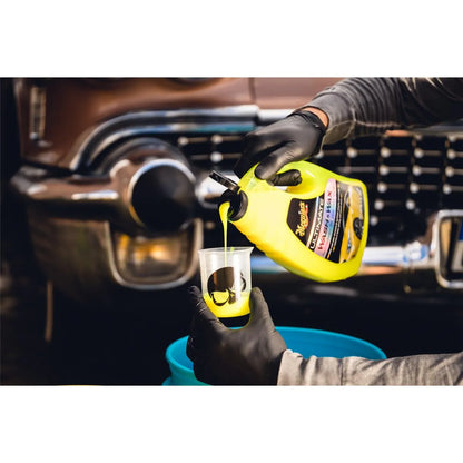 Autoshampoo Meguiars Wash Wax Anwendung Auto Lack
Auto Shampoo Glanz Schutz Wasser perlt ab Ergebnis
Meguiars Wash and Wax Fahrzeugwäsche Anwendung Detail
Autopflege Shampoo Lackpflege Ergebnis glänzend