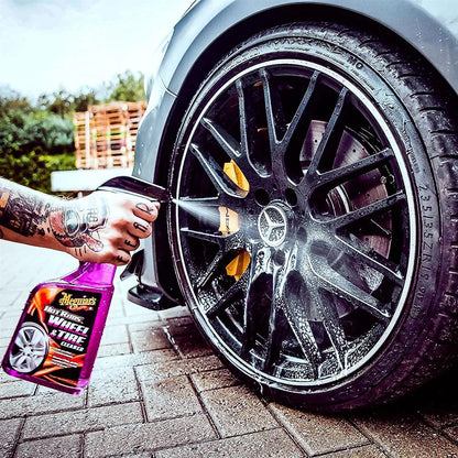 Felgenreiniger Meguiars Hot Rims Anwendung Auto
Felgen Reinigung Bremsstaub entfernen Detail Ergebnis
Wheel Cleaner Anwendung Reifen Felgen Reinigung
Auto Felgen reinigen Schaumreiniger Ergebnis sauber