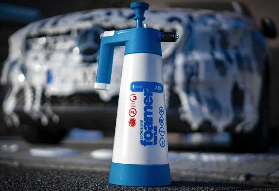 Kwazar Foamer 2L Schaumsprüher Auto Vorwäsche
Kwazar Snow Foam Anwendung Fahrzeug Reinigung
Kwazar Foamer Detail Schaumdüse Einstellung
Kwazar Schaumsprüher Ergebnis dicker Schaum Auto