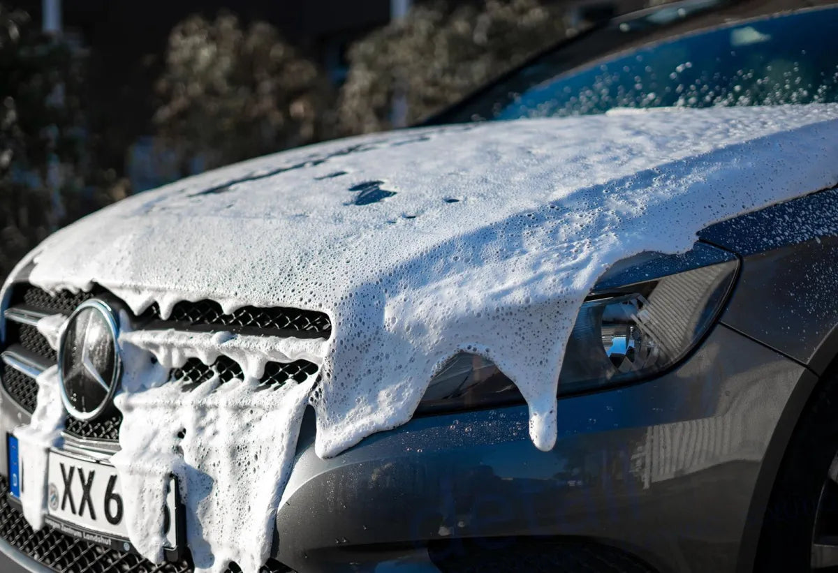 Kwazar Foamer 2L Schaumsprüher Auto Vorwäsche
Kwazar Snow Foam Anwendung Fahrzeug Reinigung
Kwazar Foamer Detail Schaumdüse Einstellung
Kwazar Schaumsprüher Ergebnis dicker Schaum Auto