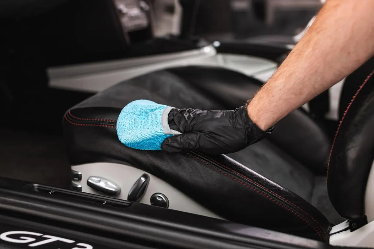 Leder reinigen und pflegen Auto