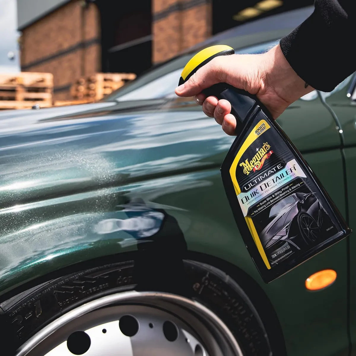 Meguiars Ultimate Quik Detailer Anwendung Auto Lack
Detailer Spray Auto Glanz Ergebnis sauber
Auto Lack Schnellreiniger Anwendung Detail Pflege
Fahrzeugpflege Detailer Wasser perlt ab Ergebnis